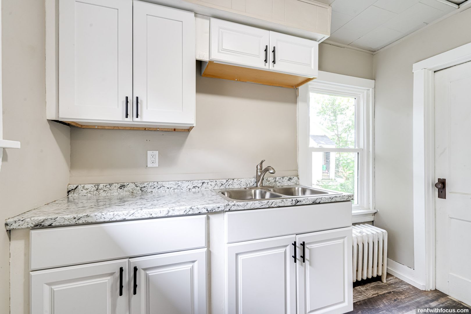 579 Mt. Vernon St. – photo 2