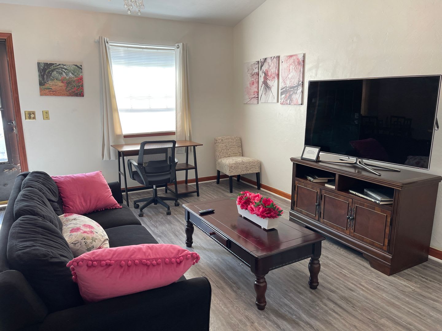 Cute 2 bedroom 1.5 bath townhome – photo 3