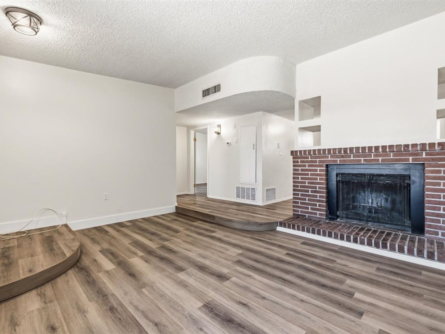 2 Bedroom 2 Bathroom Home with Flex Space & Spacious Backyard! – photo 3