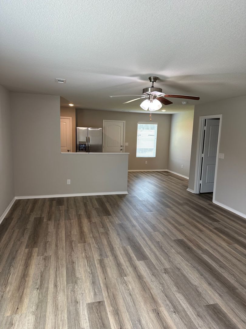 Pre-Leasing Now! Charming Three Bedroom – photo 4