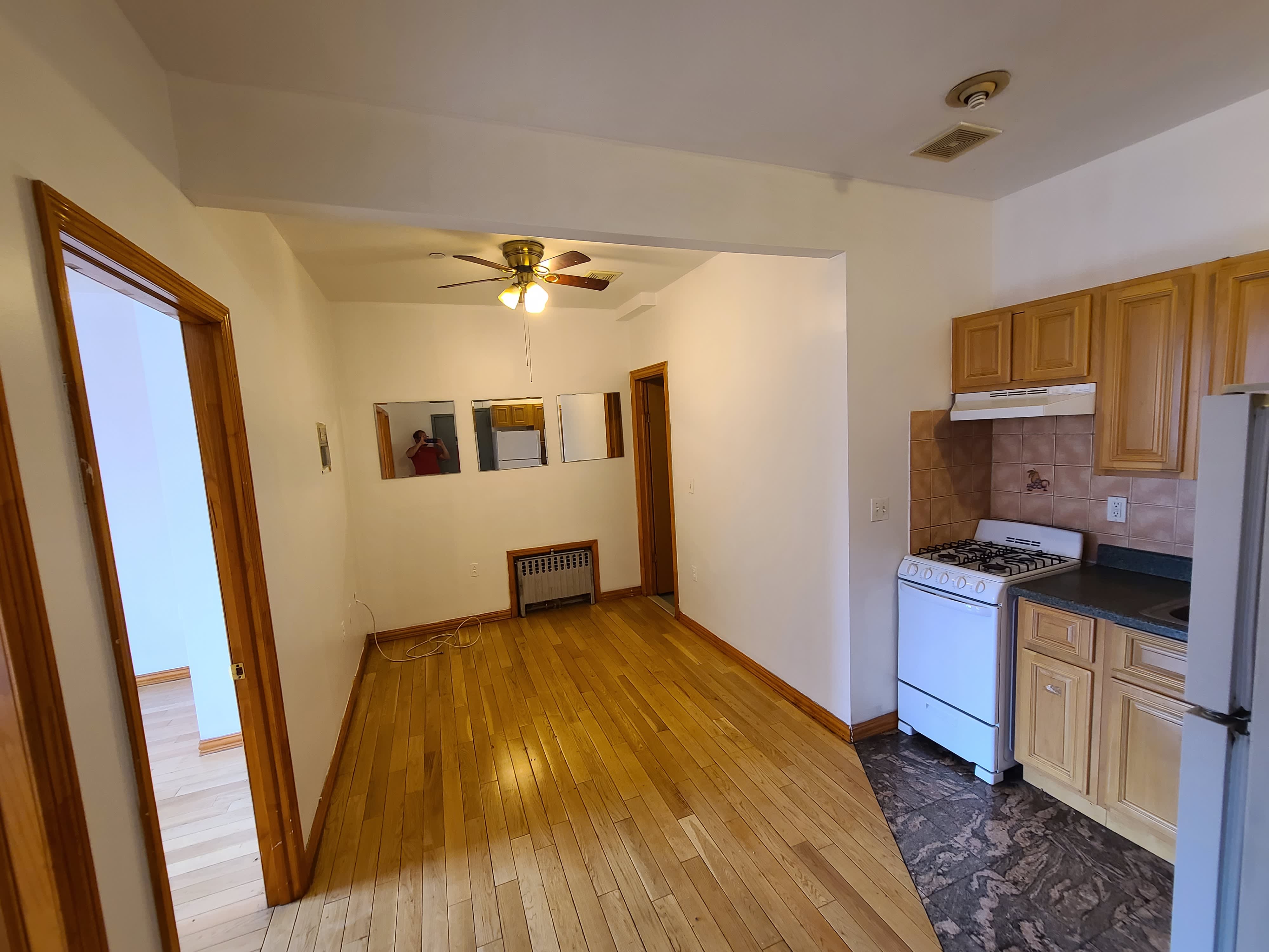 207 Woodpoint Road – photo 3