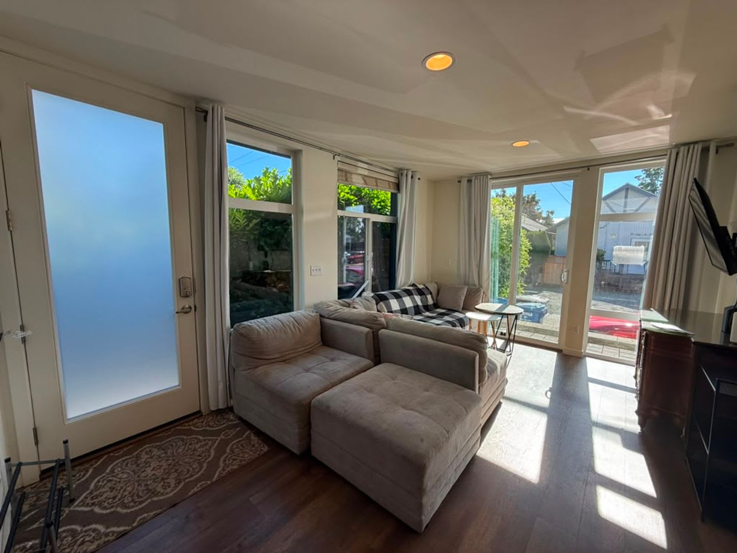 Fully Furnished 9 Bed 3 Bath U District Home – photo 5