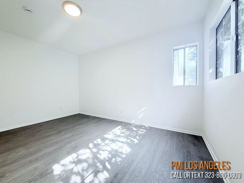 10565 Camarillo St – photo 2