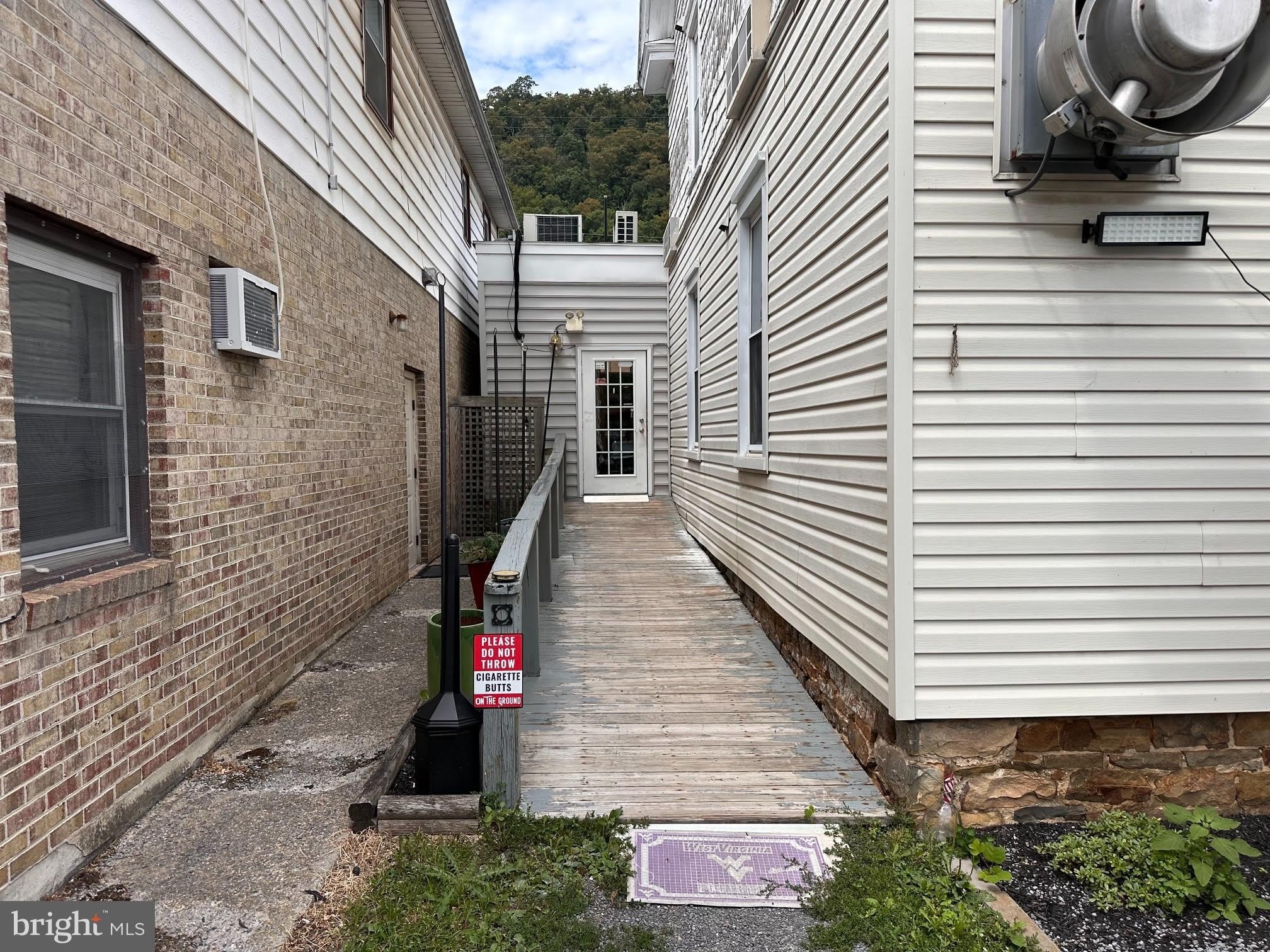 174 N WASHINGTON Street – photo 5