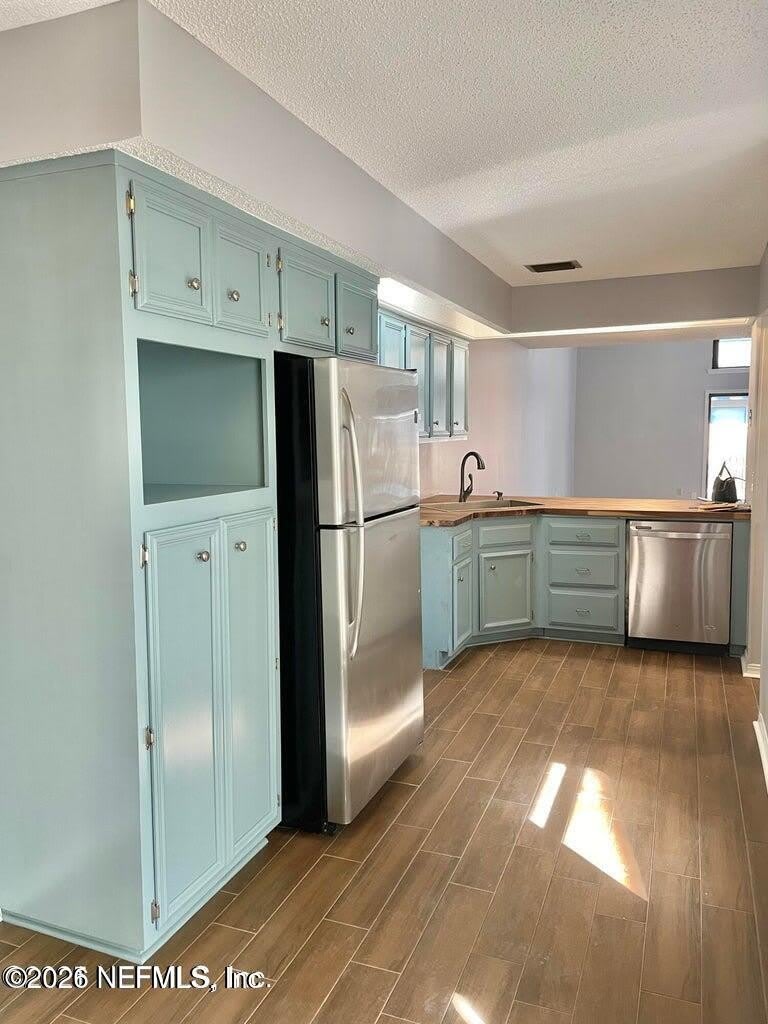 1185 ROMAINE Circle W – photo 3
