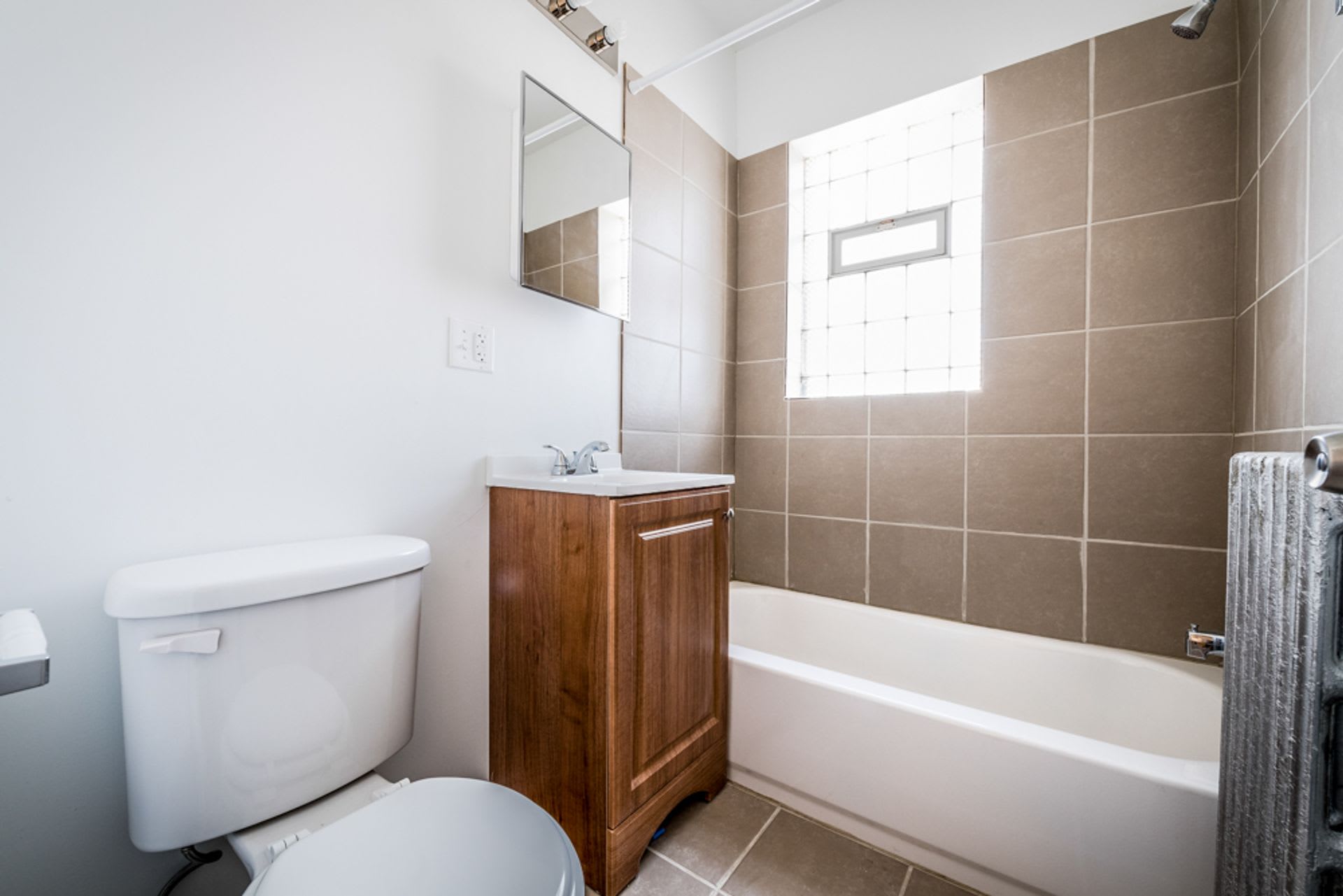 702 N Waller Ave – photo 2