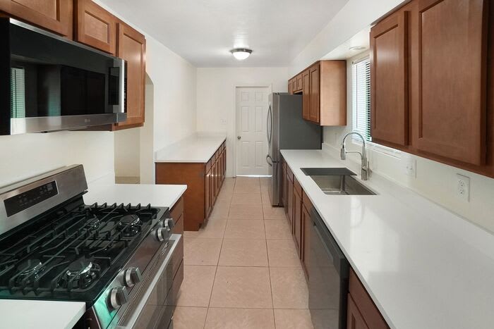 4326 East 14th Street – photo 3
