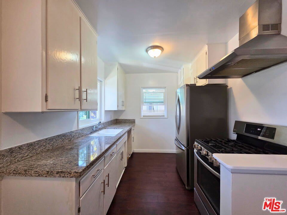 7621 Hampton Ave – photo 5