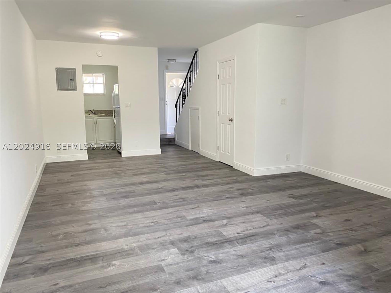 2460 Taylor St – photo 3