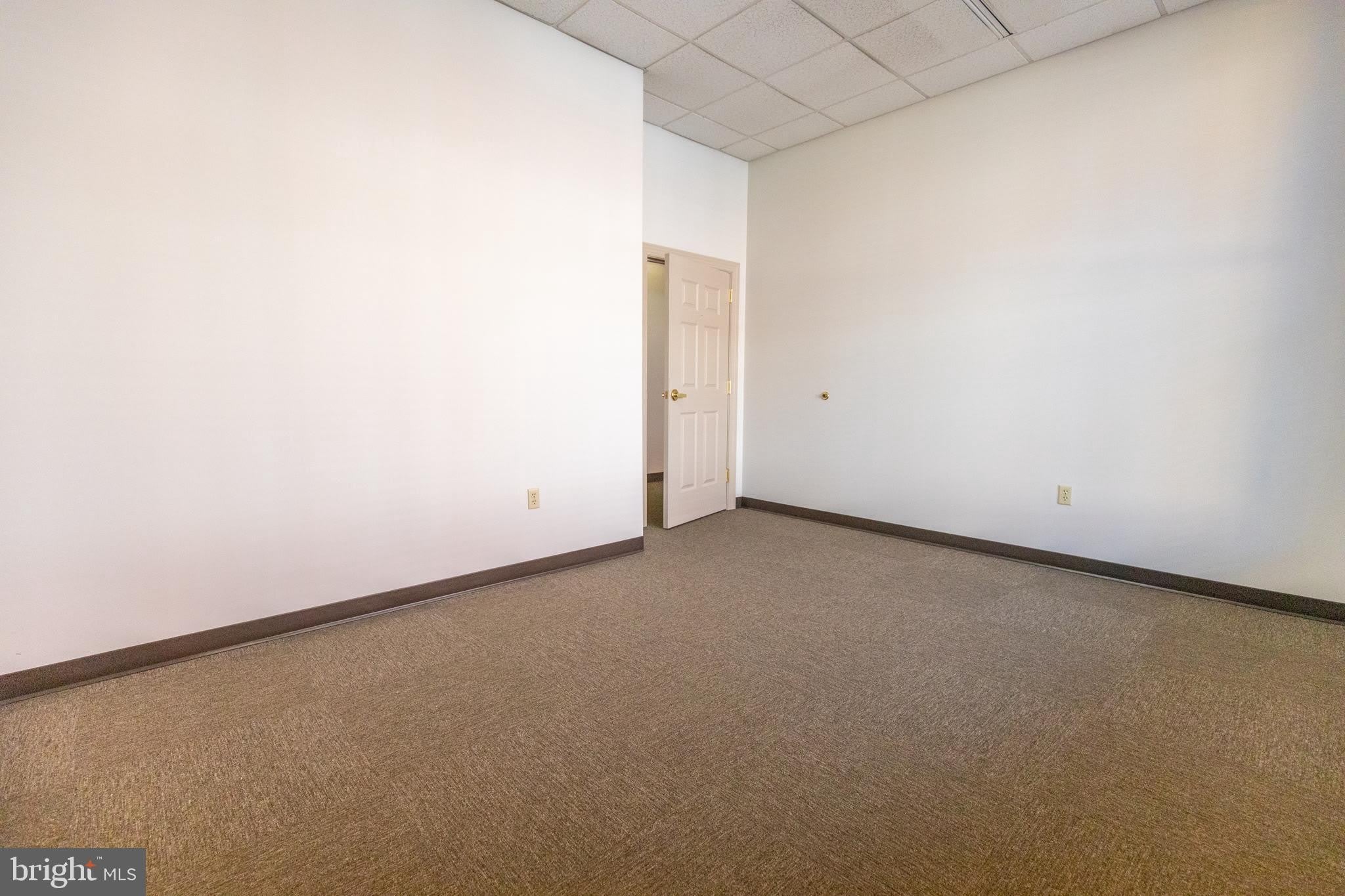 101 S QUEEN ST – photo 2
