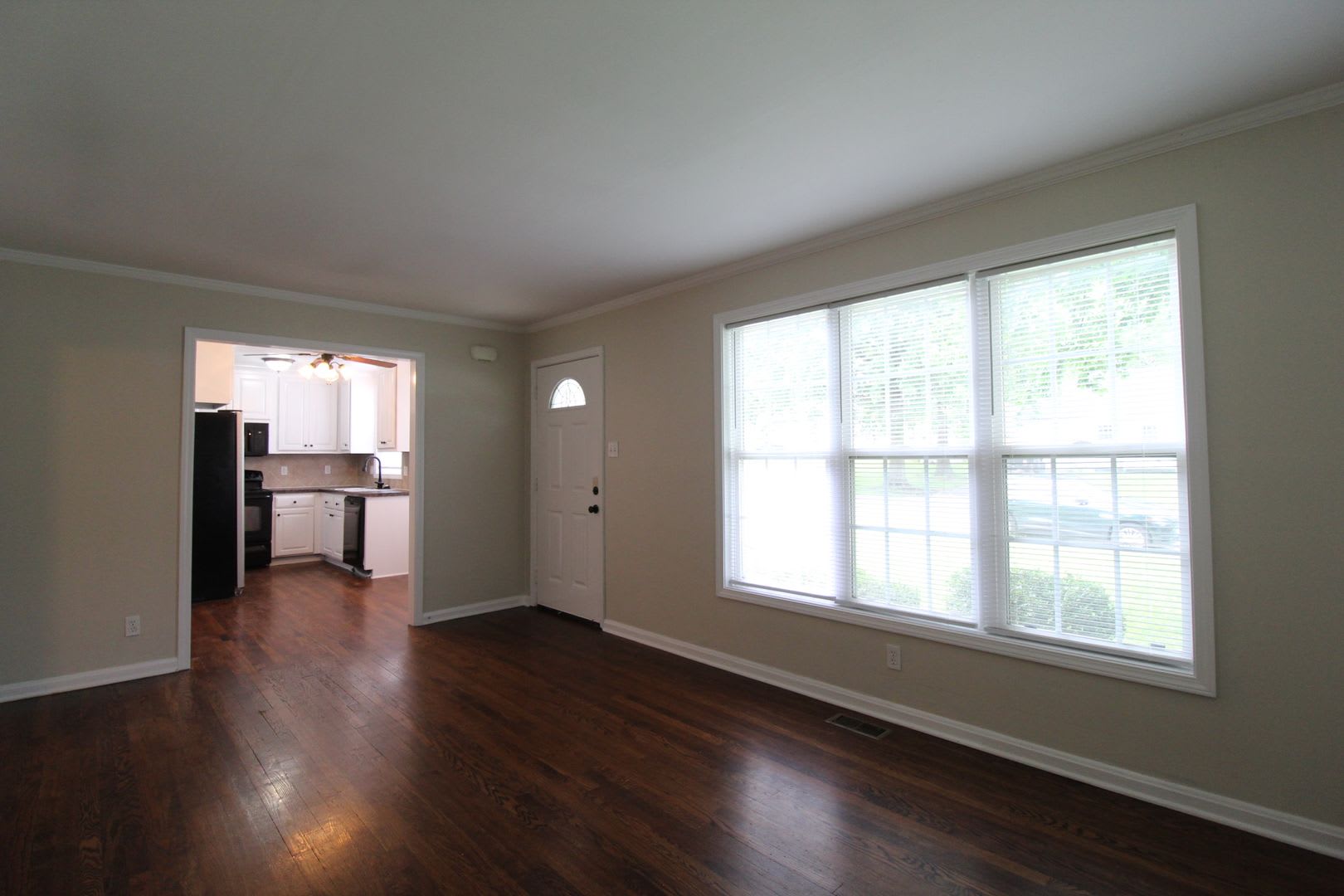 September FREE On This 2 Bedroom 1 Bath Home in Roeland Park – photo 4