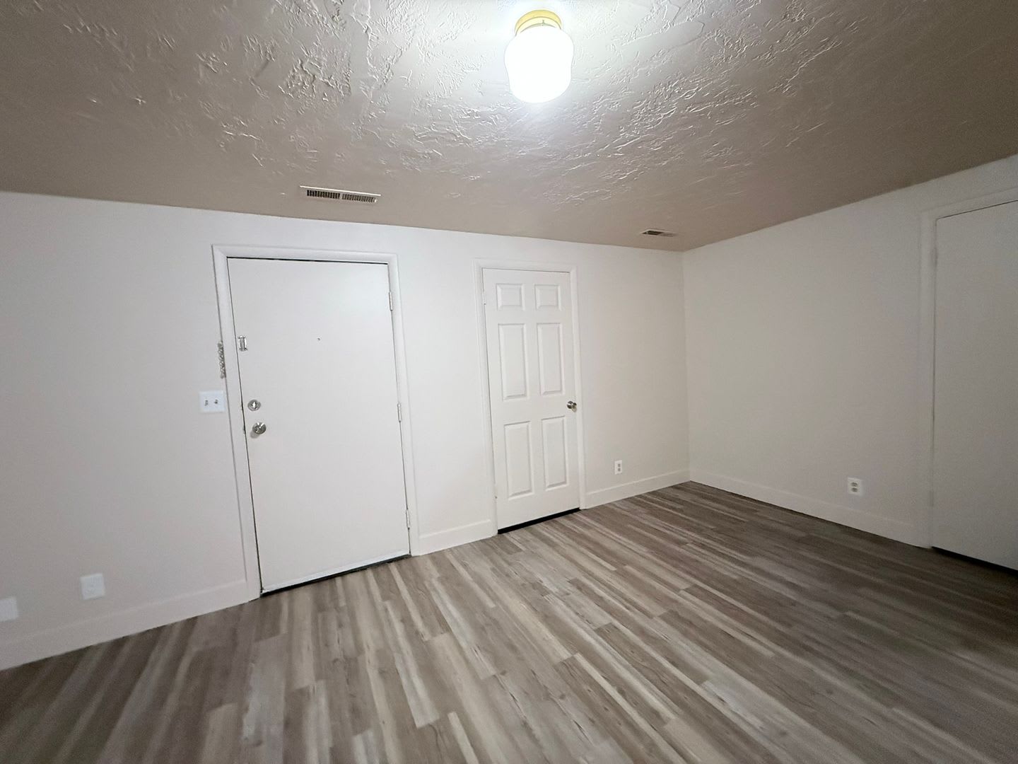 Just Like New! 2 Bedroom Condo! – photo 5
