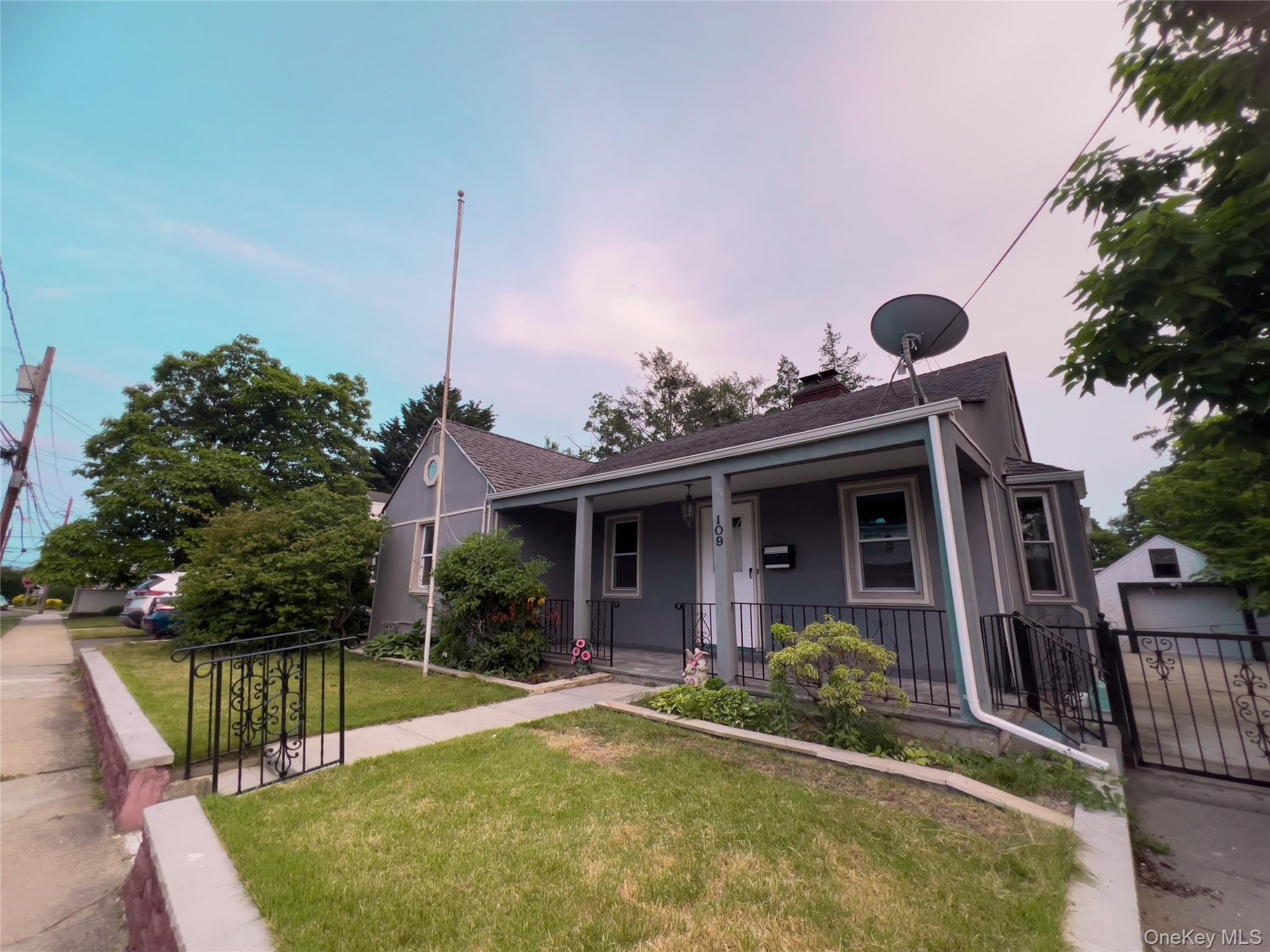 109 L Street – photo 1