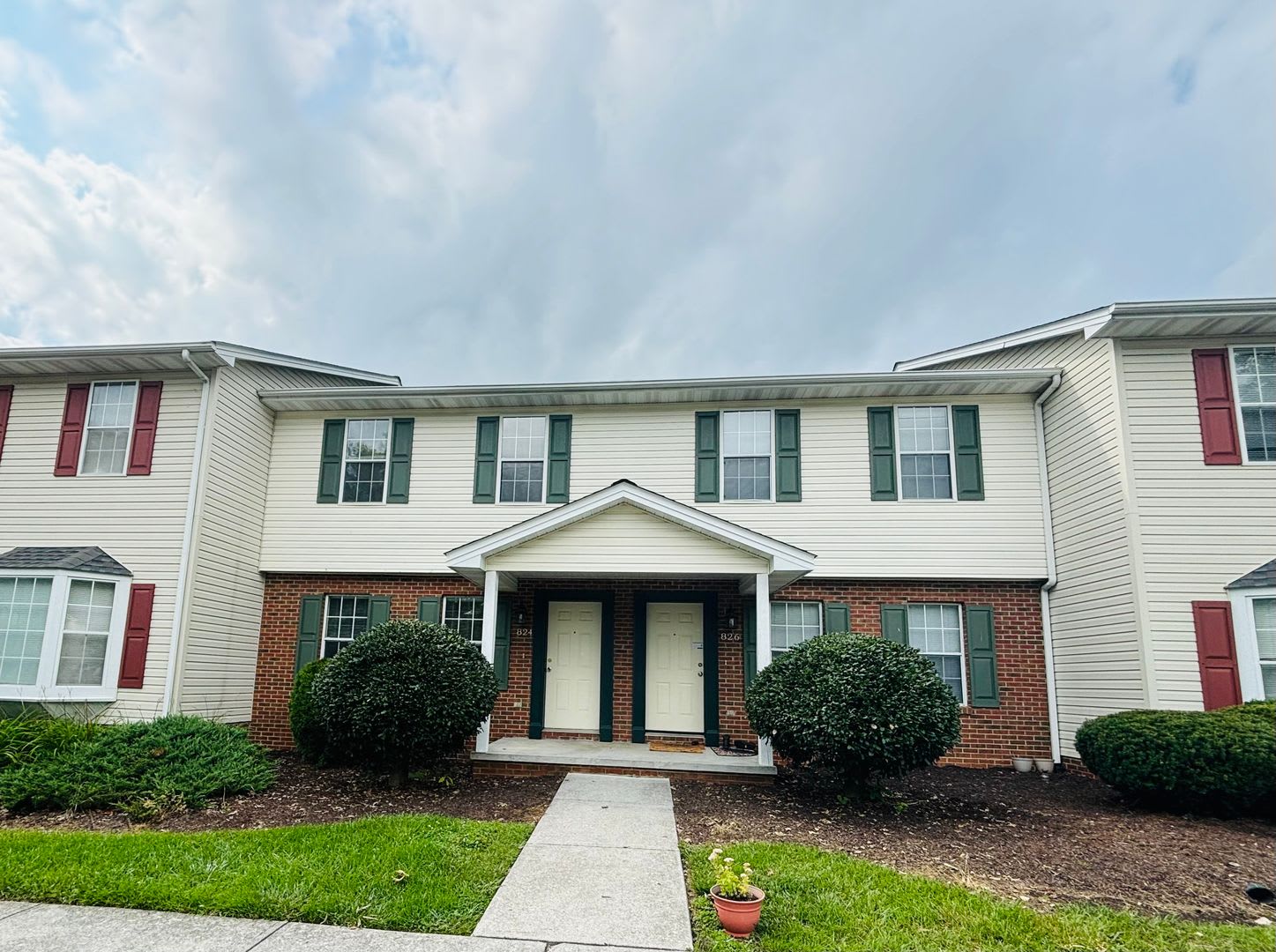 4 Bedroom 2.5 half Bath Townhouse – photo 1