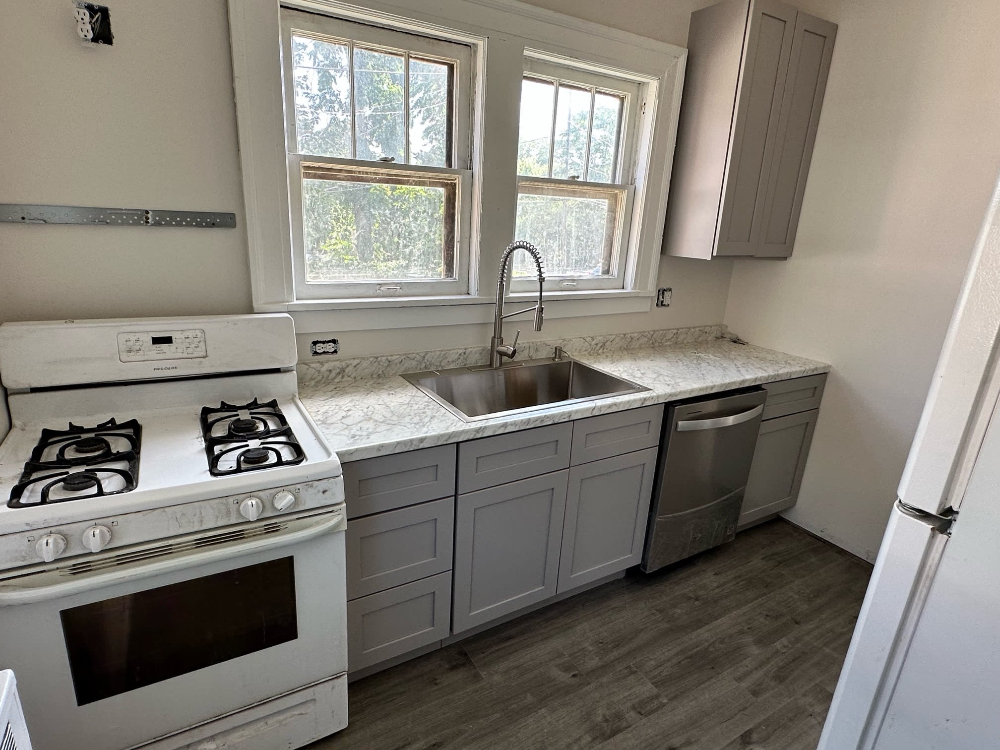 714 E 9th St – photo 3