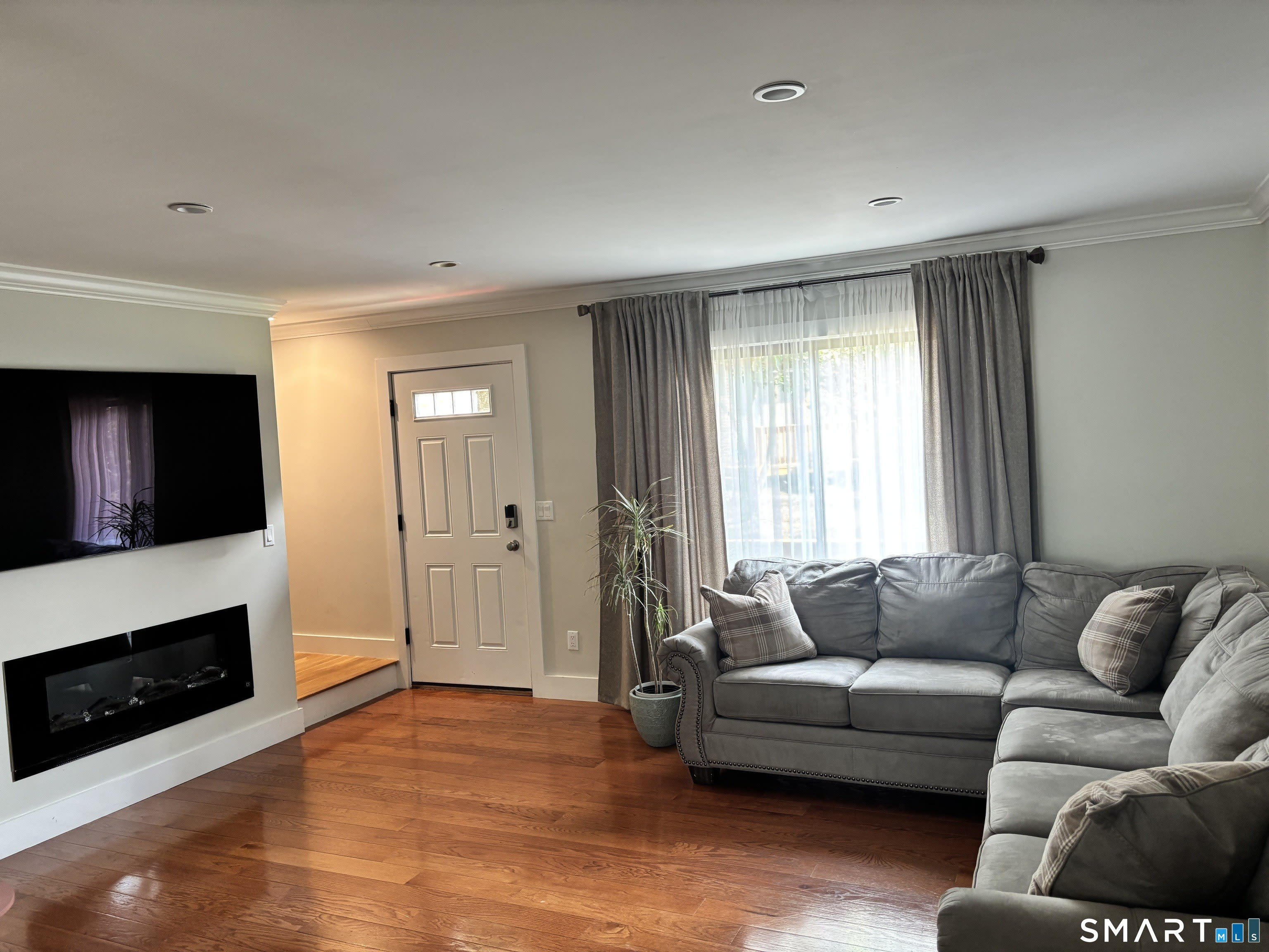80 lawn Avenue – photo 2