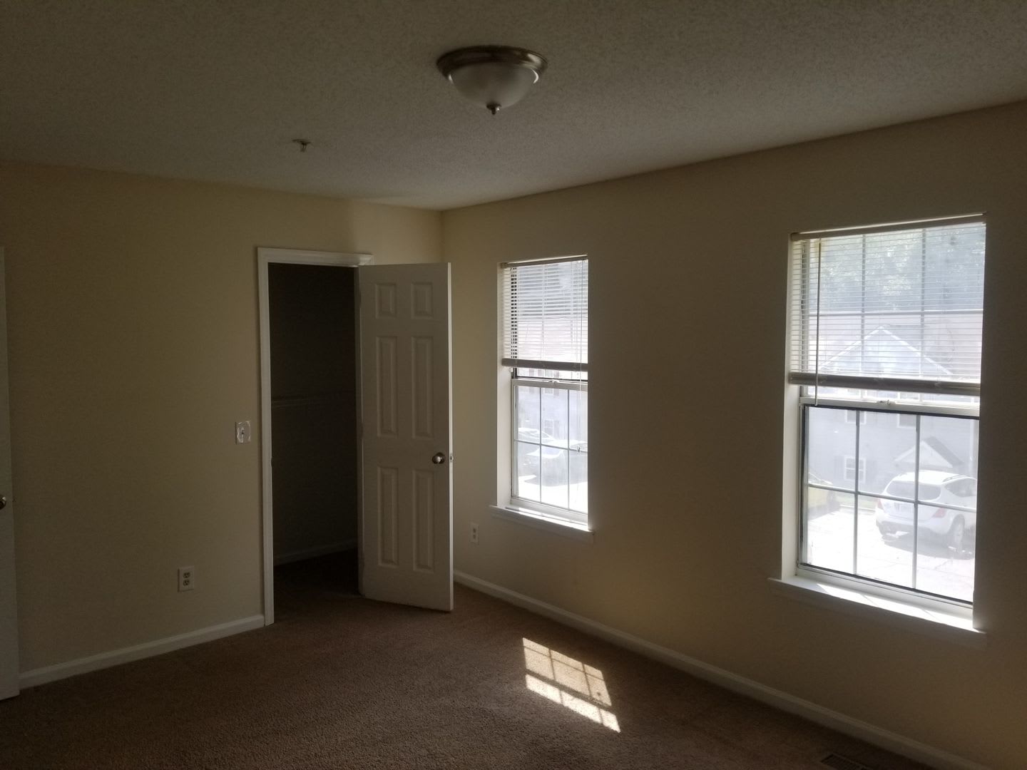 Spacious 3 Bedroom Townhome Section 8 Accepted – photo 2