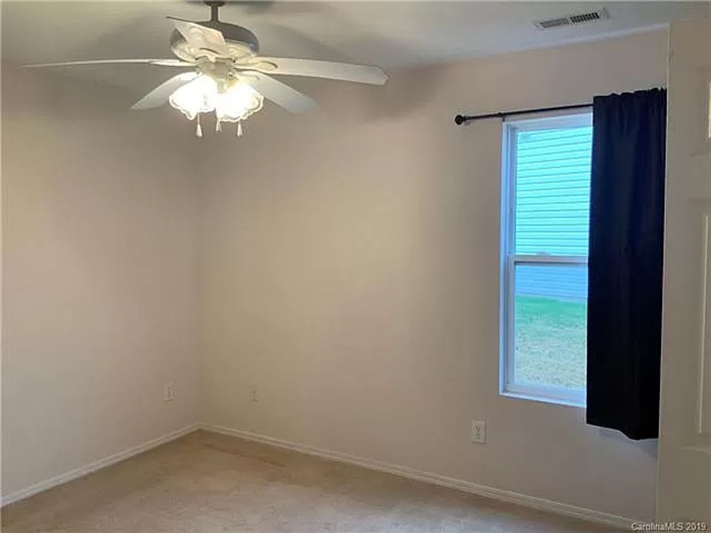 Room in 3 Bedroom Home at Ziegler Ln – photo 2