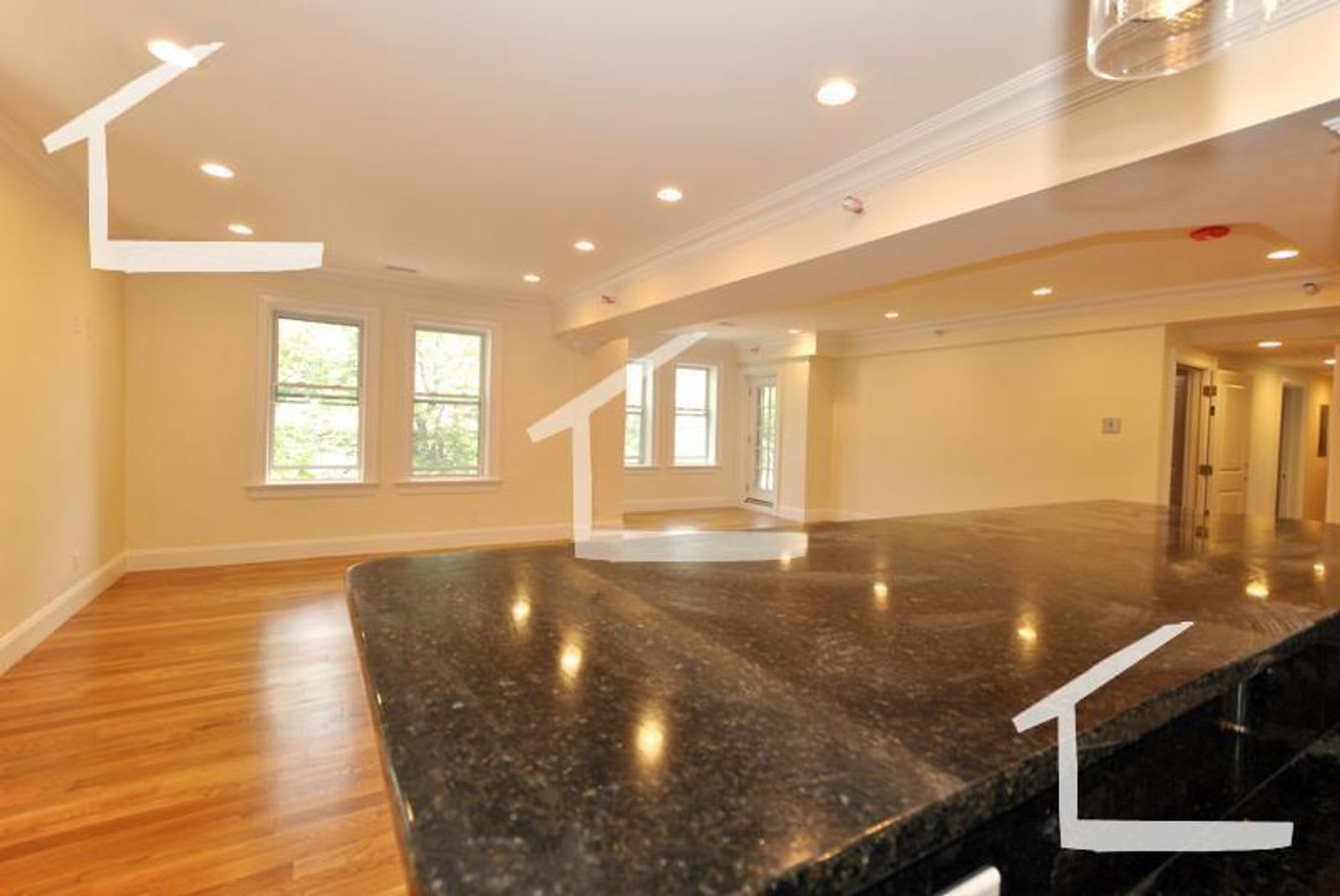 Charming 10 Bedroom- No Broker Fee-Rooftop Deck – photo 4