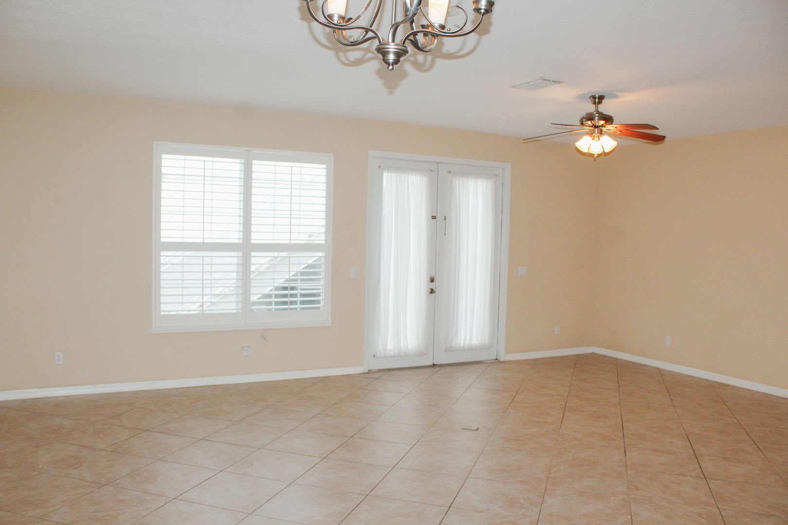 WATER & ELECTRICITY-INCLUDED IN RENT! MOVE IN END OF AUGUST! FANTASTIC 3x2.5 WITH 2 CAR GARAGE!! – photo 4