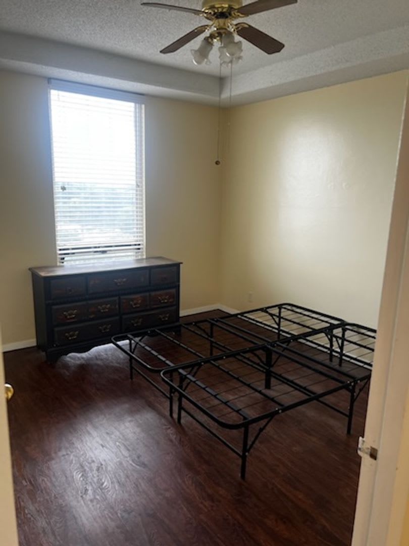 Midtown High Rise Apartment Available Now – photo 2