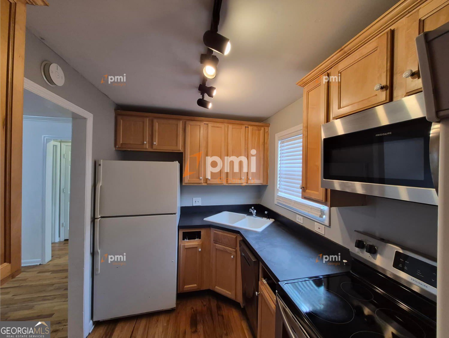 3206 Mathieson Drive NE – photo 4