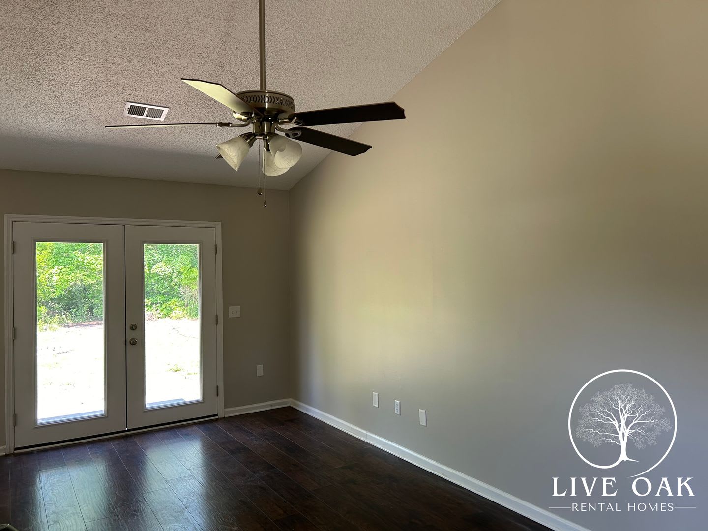 SUMMER MOVE-IN SPECIAL: $500 OFF 1st MONTH'S RENT!** – photo 4