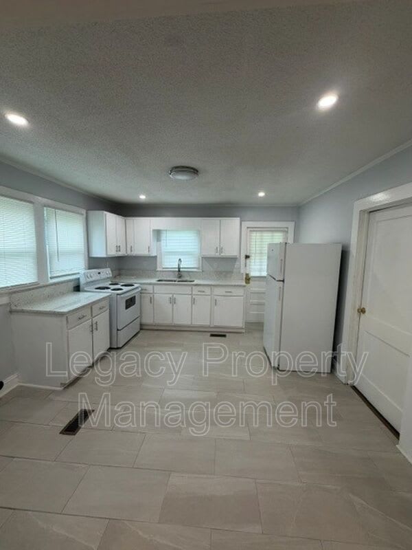 1817 Wood Avenue – photo 4