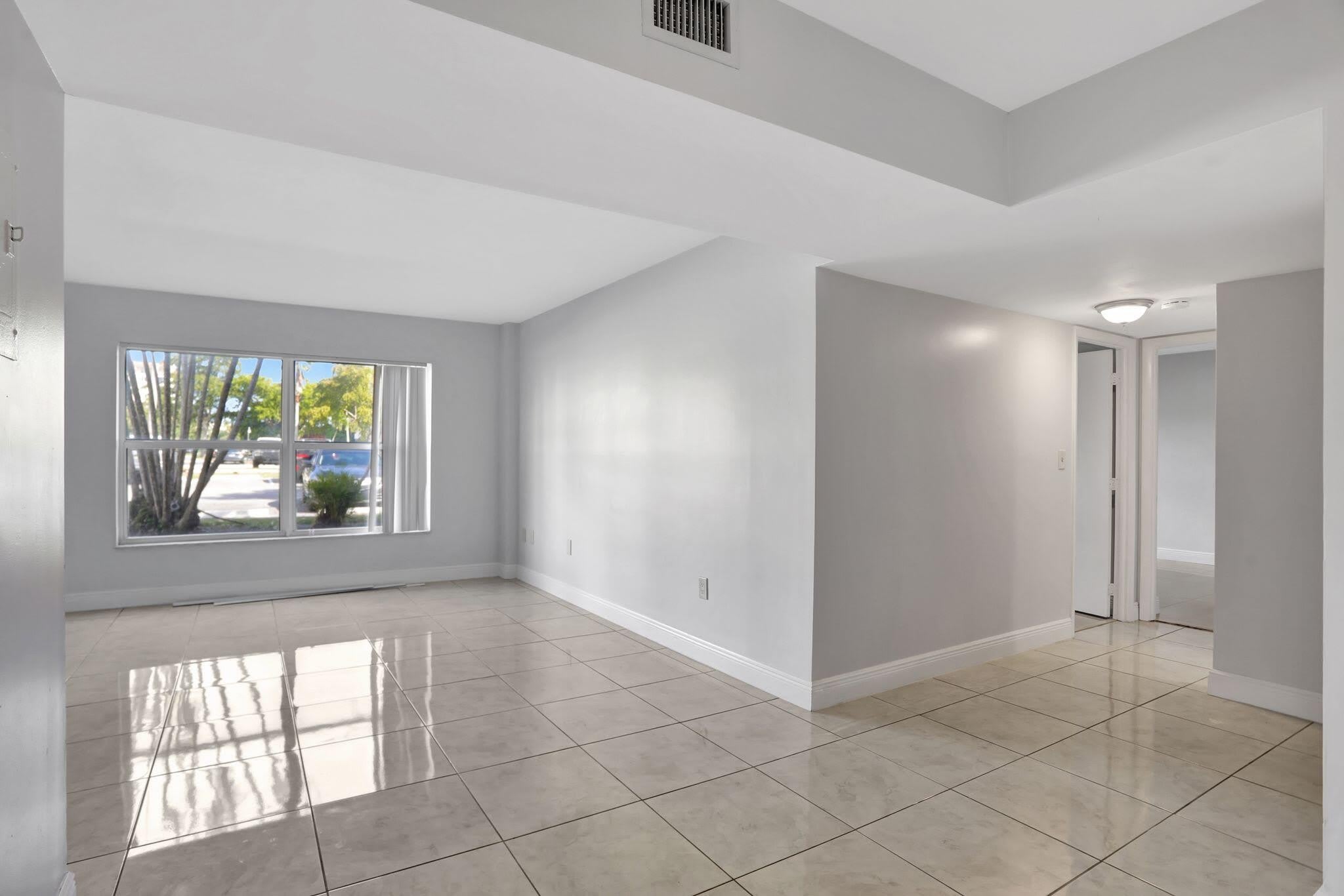 4156 Inverrary Drive – photo 2