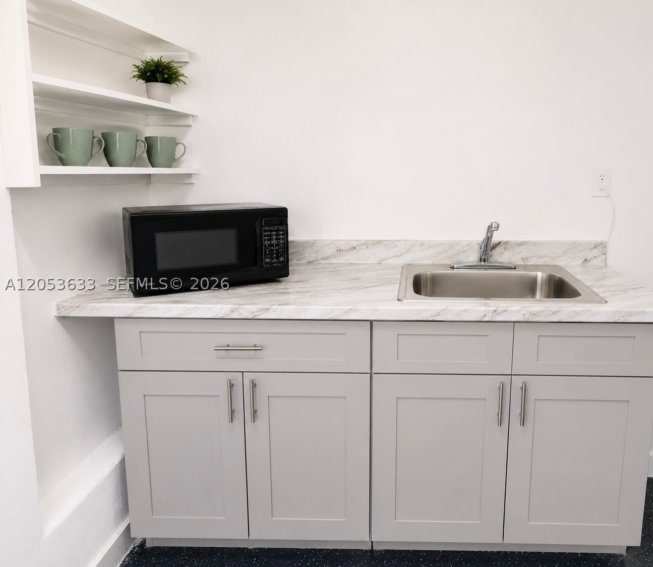 2323 Taft Street – photo 4