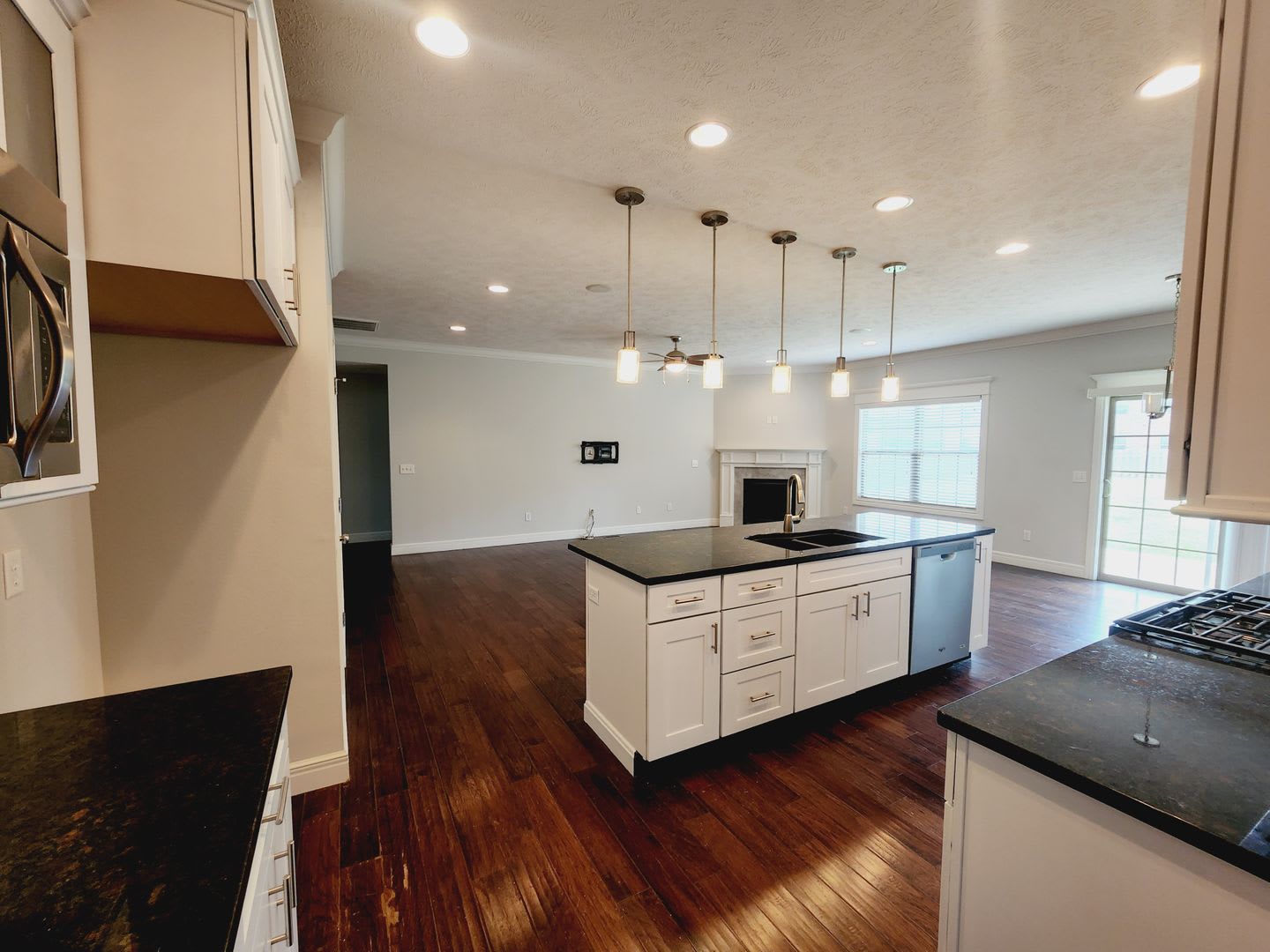 Wild Horse Luxury, 4 Bed Room, 3 Car Garage – photo 2