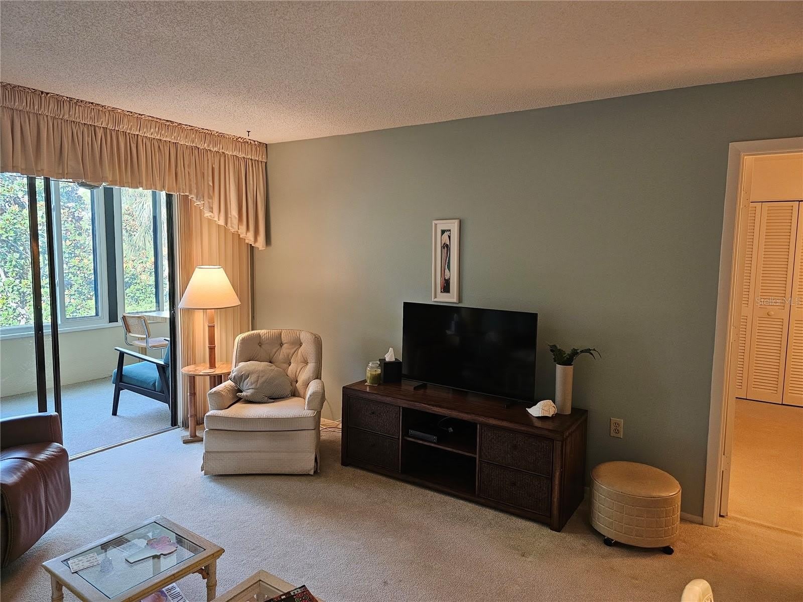 586 LAKESIDE Drive – photo 4