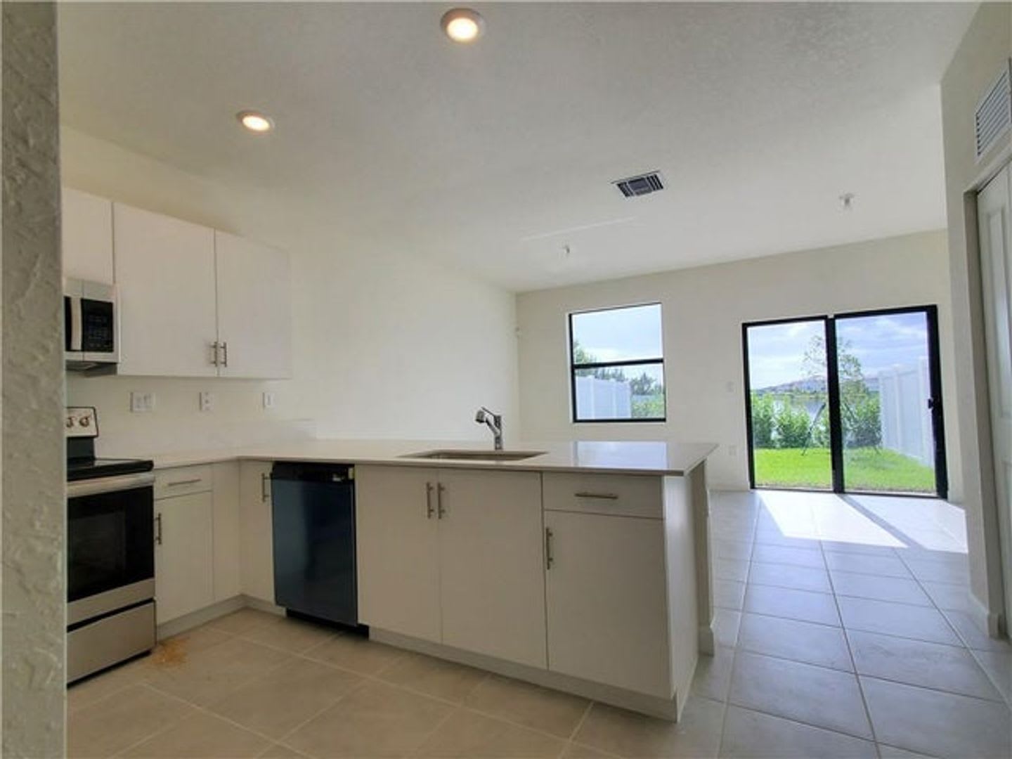 3216 W 114Th Terrace Hialeah Fl 33018 2215 – photo 2