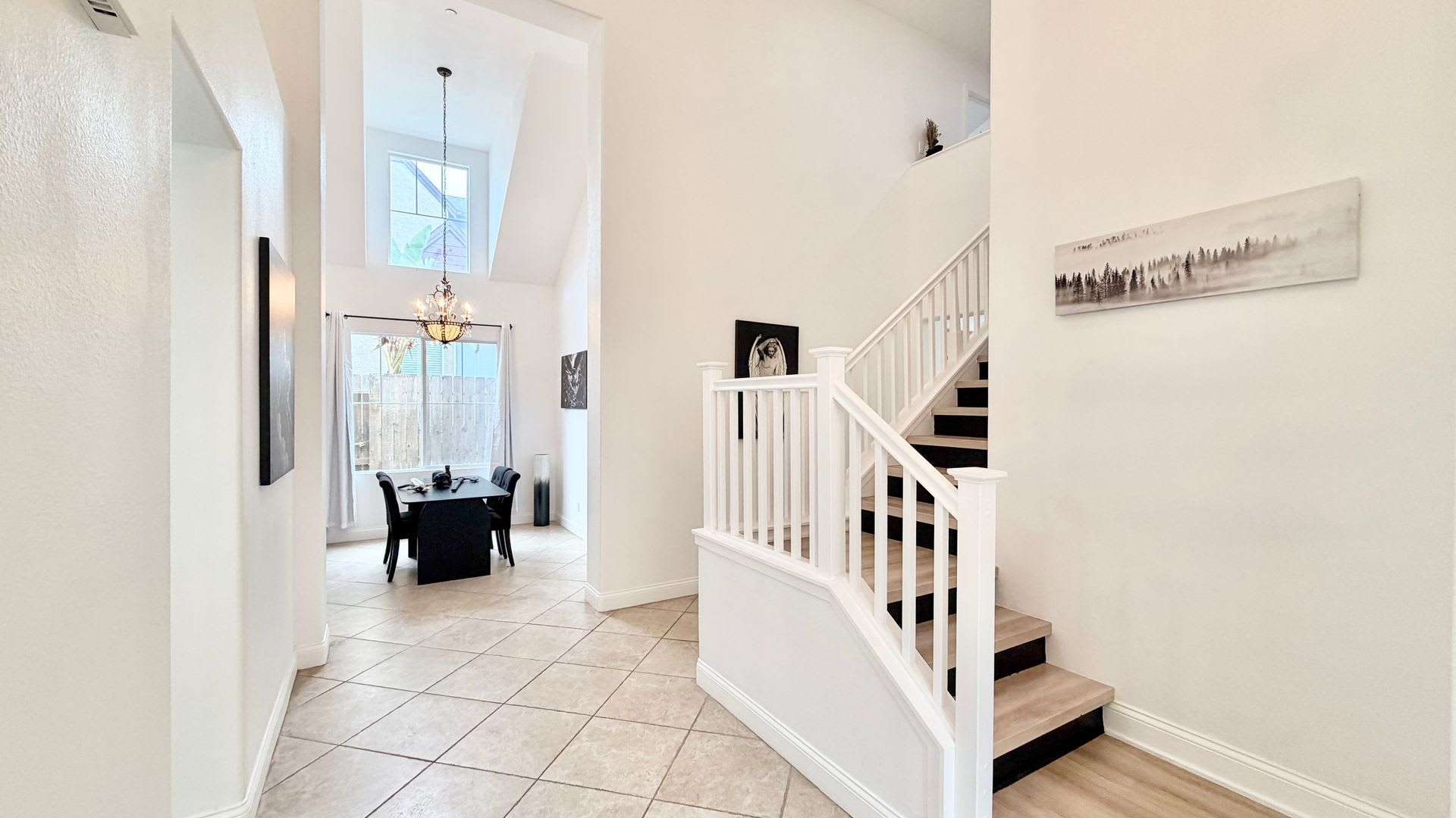 Beautiful Home in the Wonderful, Private, & Gated Poets Square HOA Community of Fallbrook! – photo 2