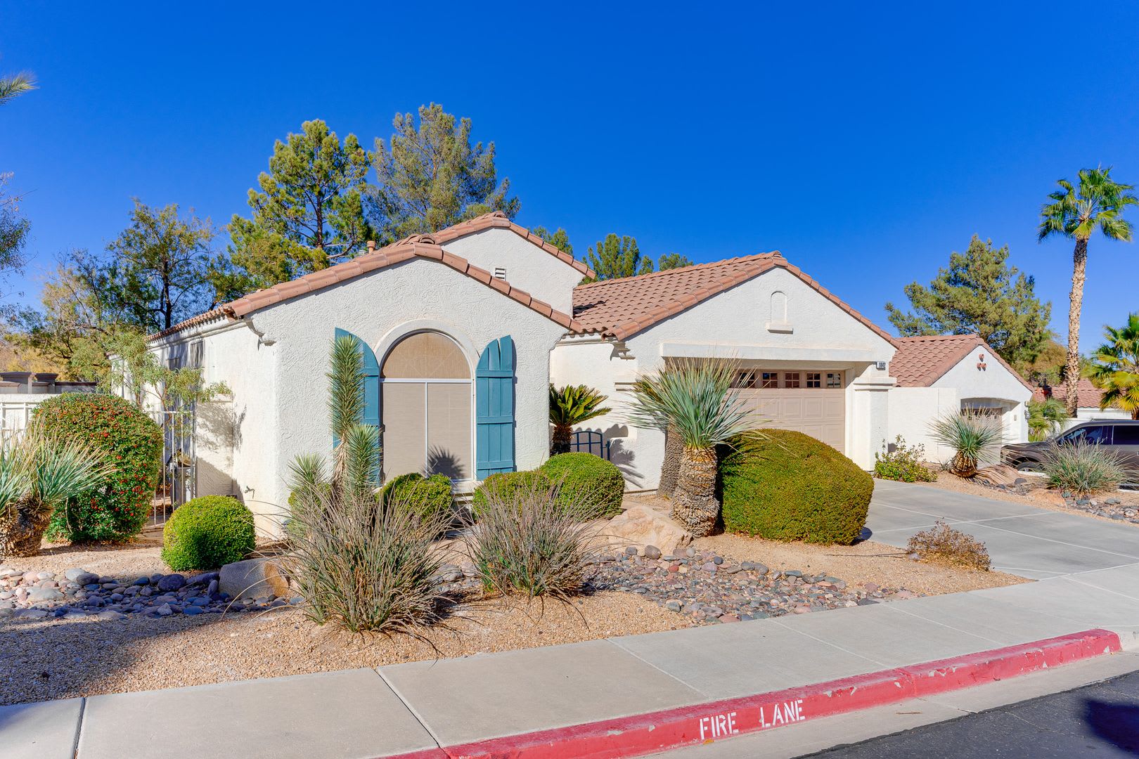 WONDERFUL 3 BEDROOM PLUS DEN 1 STORY HOME. CASITA WITH OWN BATHROOM! GATED COMMUNITY! – photo 3