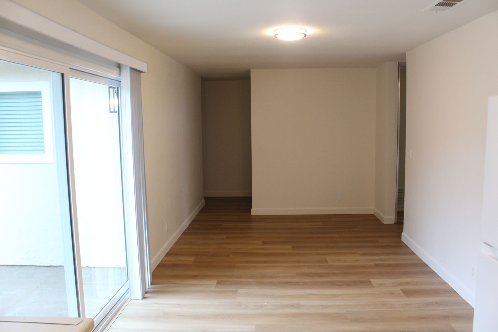 3Bed/2Bath One story Home in Vista – photo 4