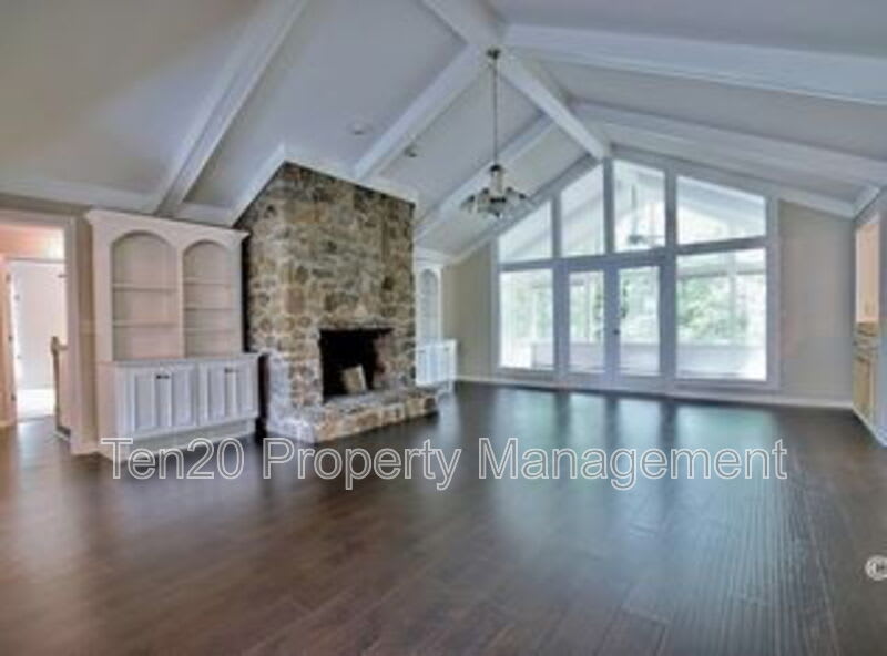4720 Shenandoah Ct – photo 3