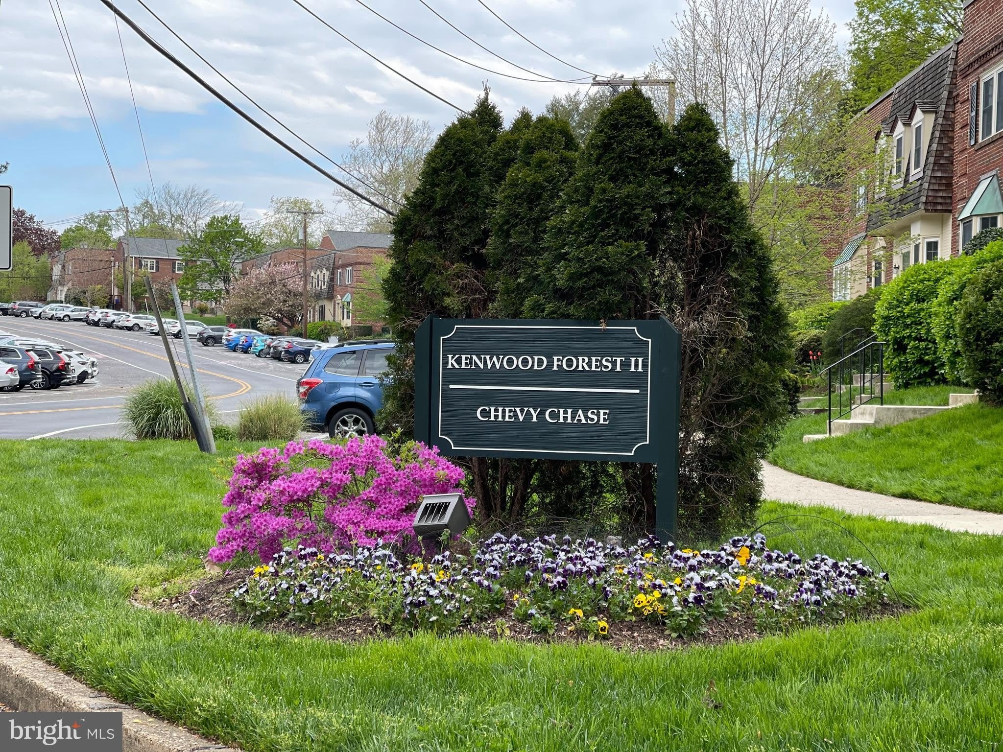 4847 CHEVY CHASE Drive – photo 1