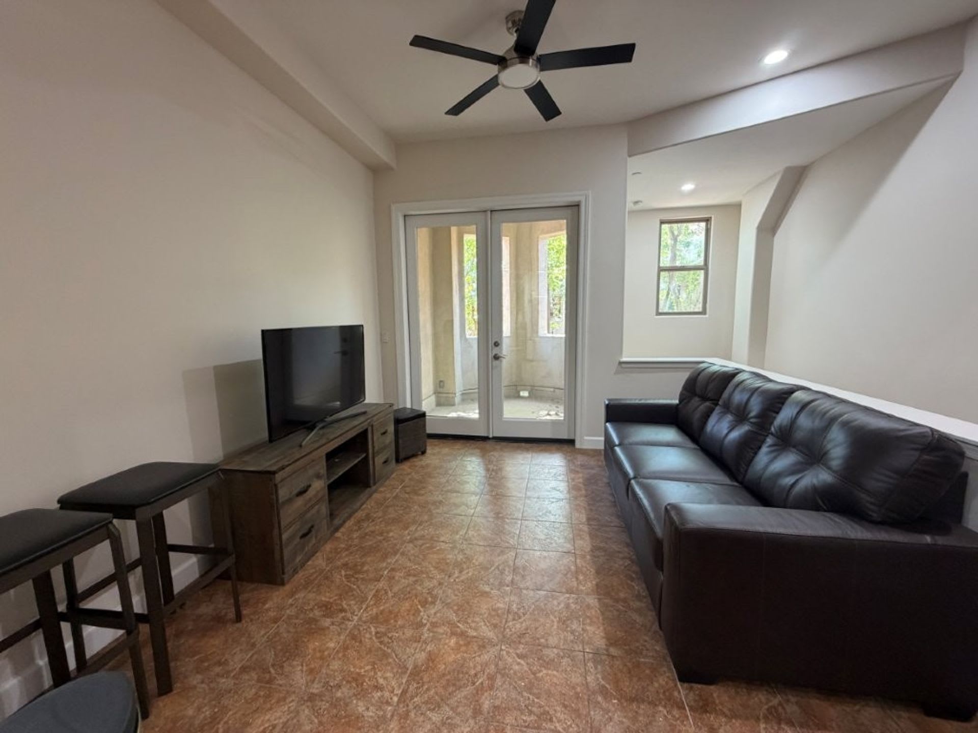 555 W 6Th St Near Asu Partially Furnished – photo 3