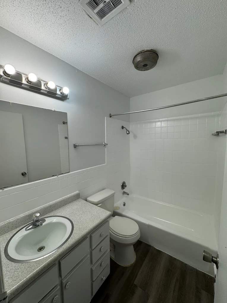 Oakwood – photo 1