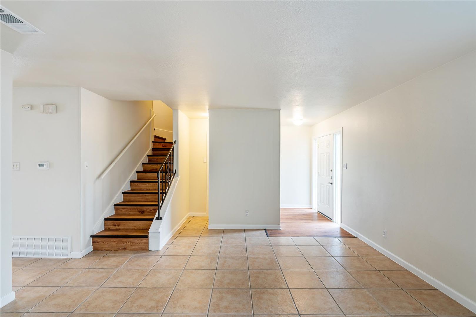 Remodeled townhouse – photo 2