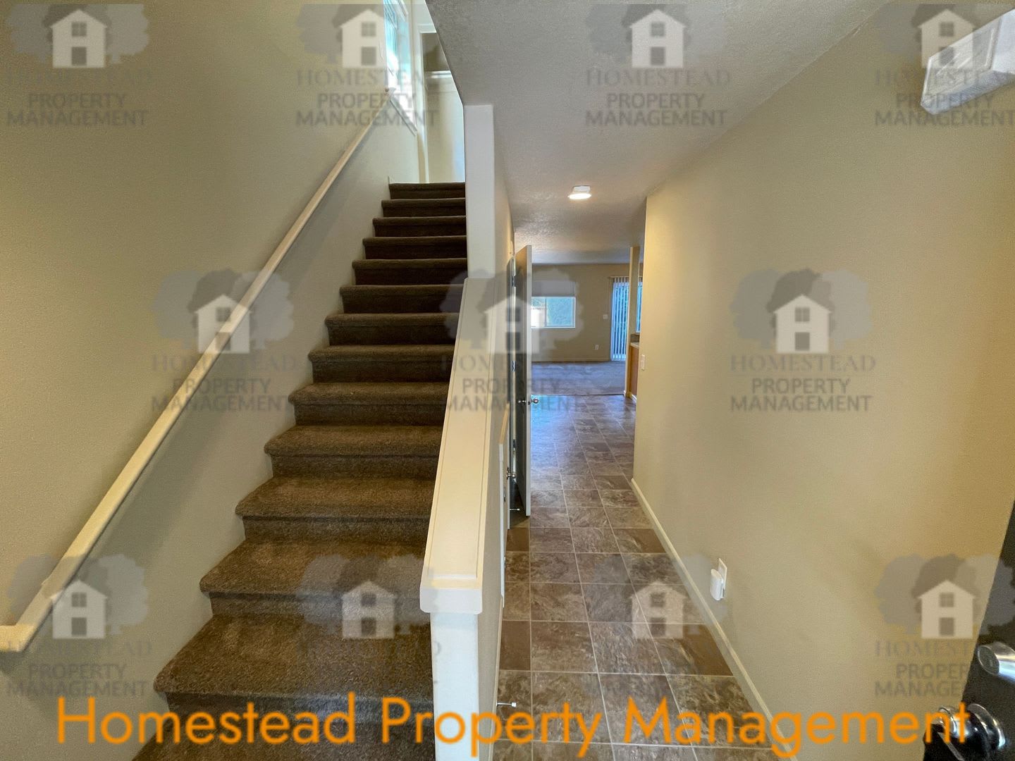 Perfect commuter location! – photo 5