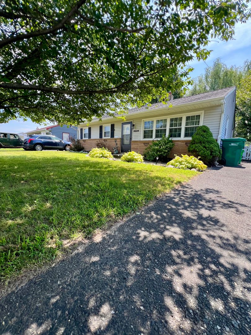 3-Bedroom Single Family Home in Bristol! Available Mid-September! – photo 4