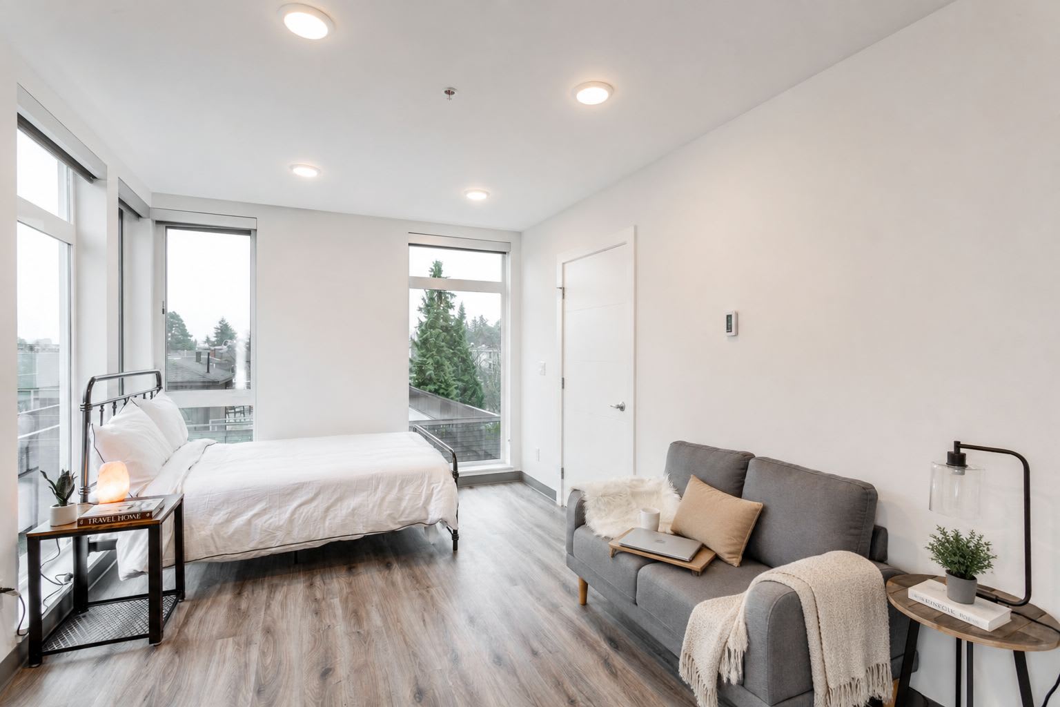 Fifty-Two Apartments – photo 1