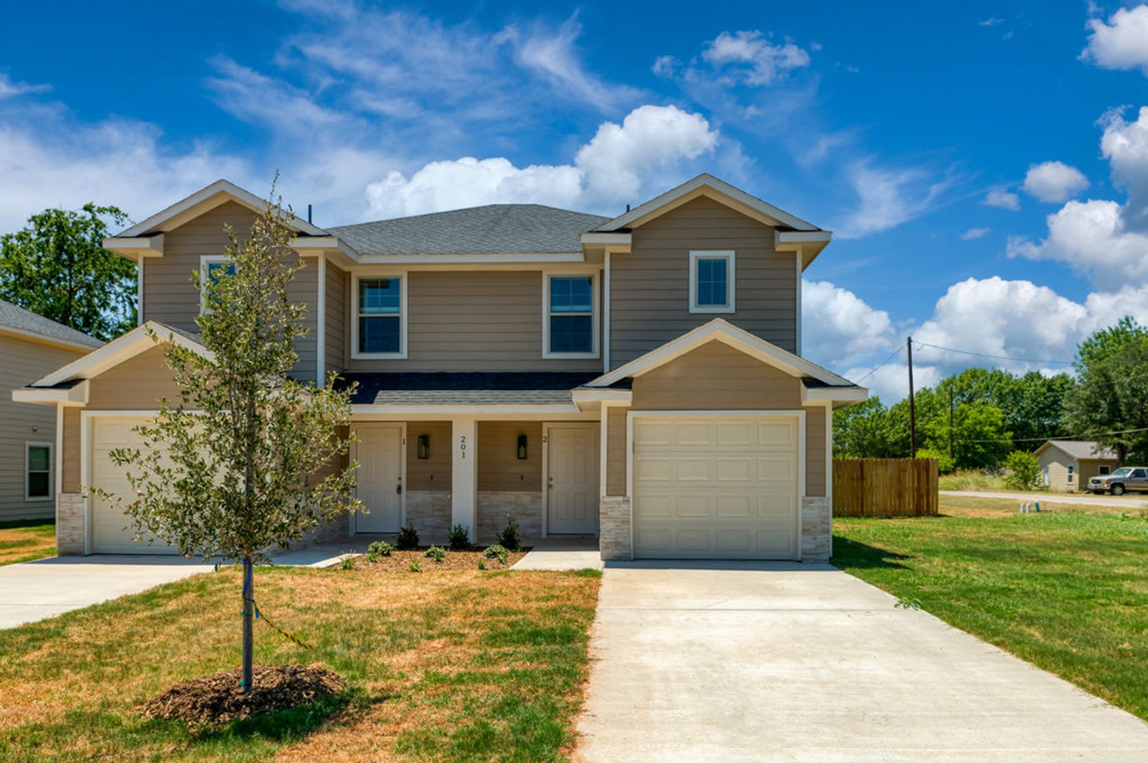 AVAILABLE NOW! 3 BEDROOM DUPLEX LOCATED IN WHITERIGHT, TEXAS! – photo 2