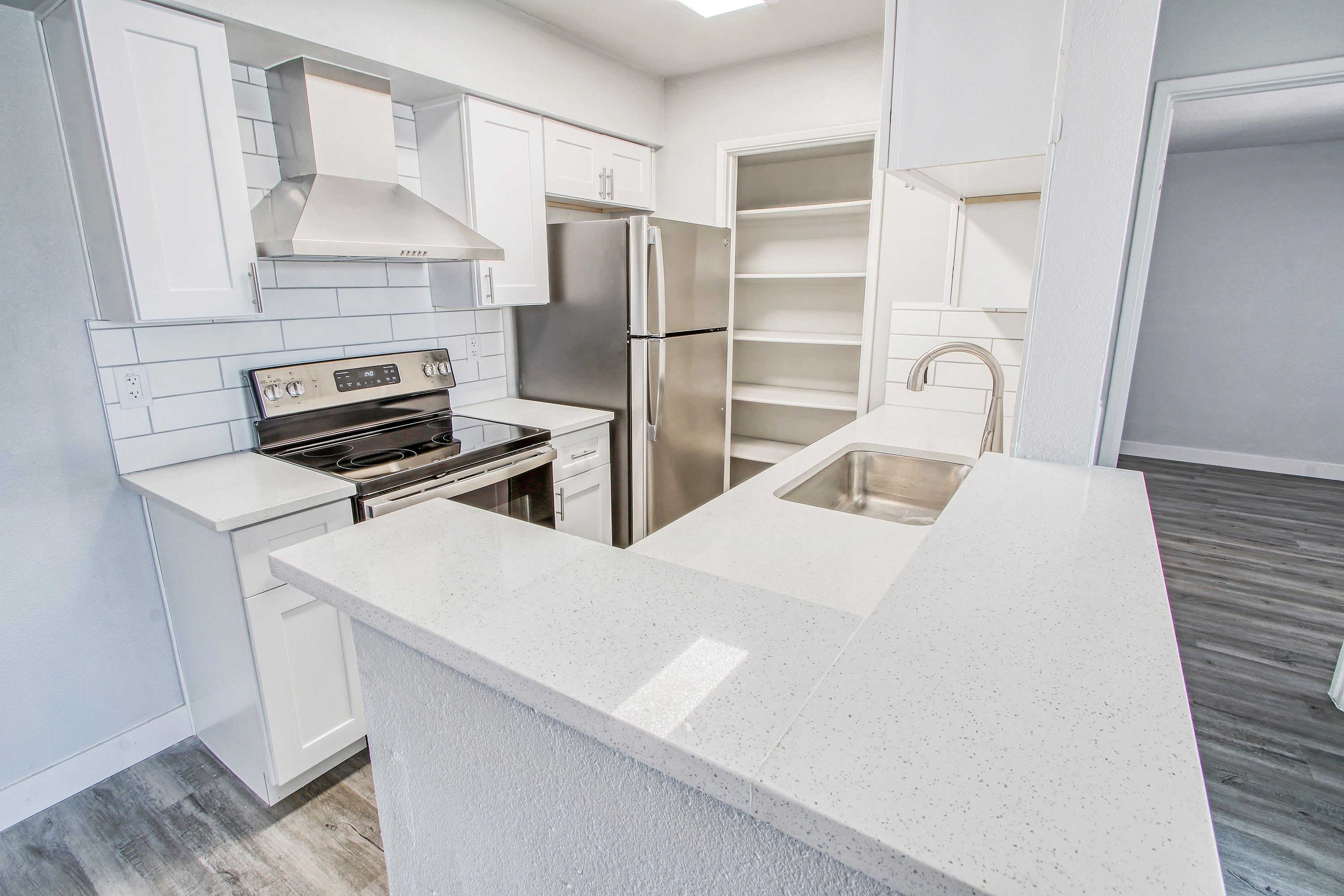 Broadway Vista Apartments – photo 1