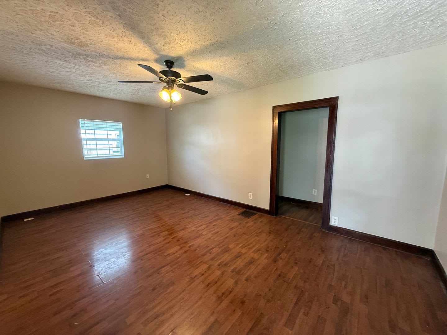 Charming 2 Bedroom, 1 Bath Home with Historic Character &amp; Spacious Living Areas – photo 4