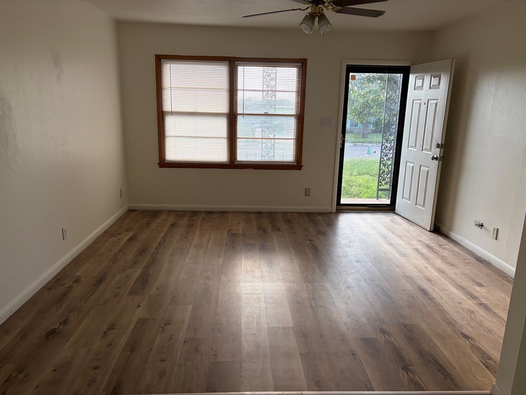 604 Steakley – photo 3
