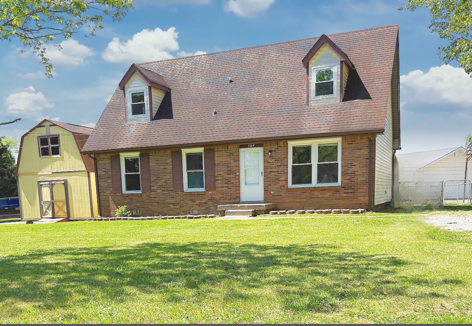 JUST REDUCED!!! Charming 3 Bedroom Home in the Heart of Clarksville – photo 3