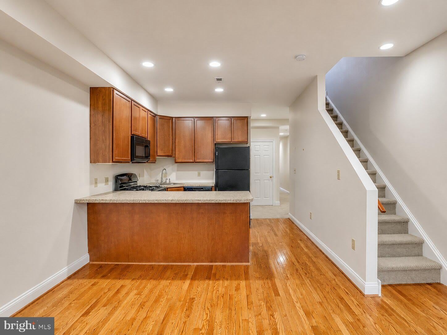 2542 W GIRARD Avenue – photo 4